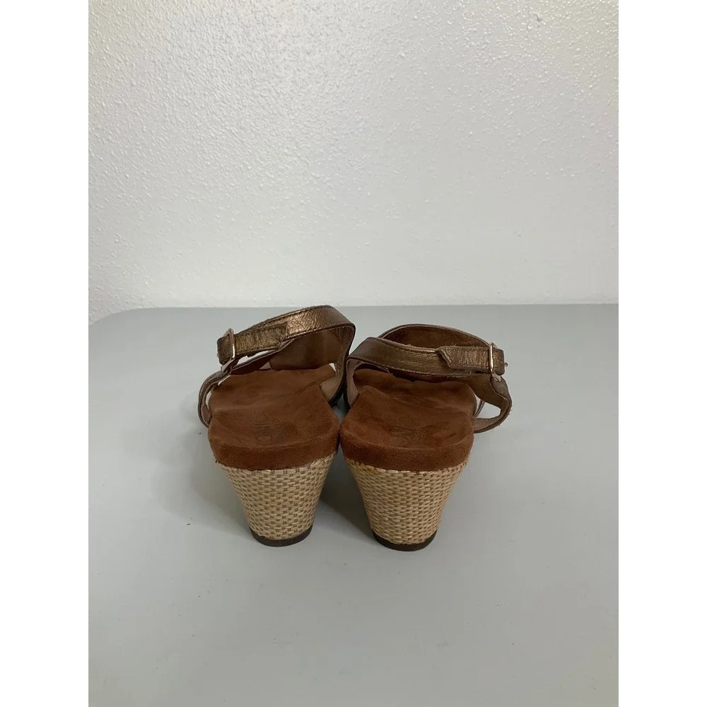 Vionic Catarina Bronze Metallic Studded Wedge Sandals Orthaheel Womens 7 TVW4079